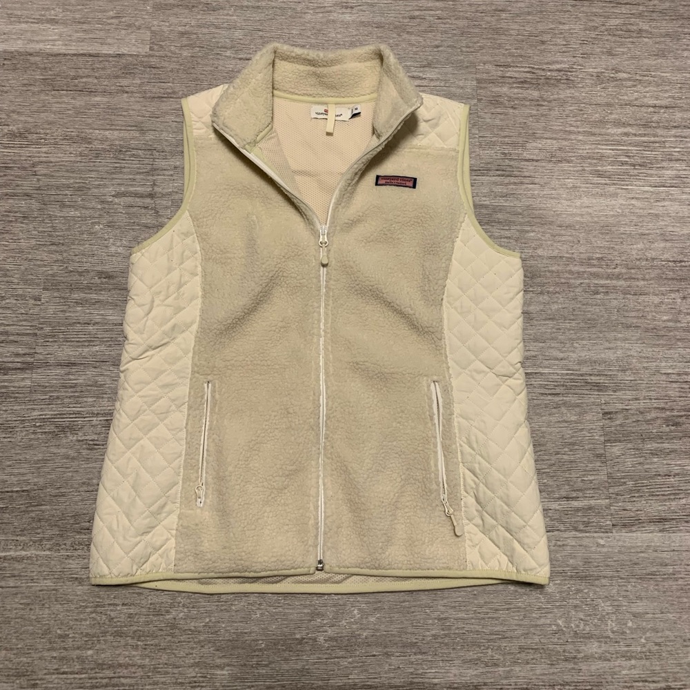 Vineyard Vines size M Cream